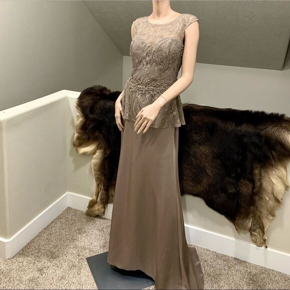 Elegant  Floral Lace with Exquisite Crystal Beads Gown - Picture 3 of 16